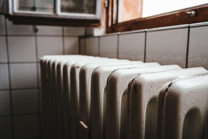 Radiateur et fenêtre ouverte